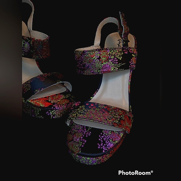 NWOT  ❤️Qupid❤️ chunky heels 👠 - Picture 2 of 2